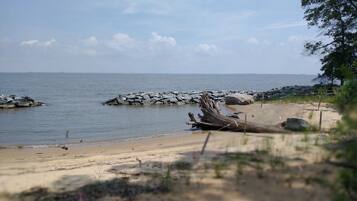 Sun-loungers, beach towels