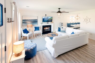 Lovely bay views with kayaks, bikes, fire pit, crabbing & more