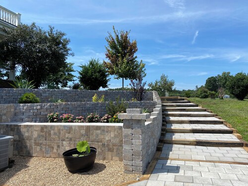 Escape to Nature: Exquisite Retreat Perfect for Gatherings near Charlottesville