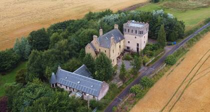 The Manor at Plane Castle - Sleeps 8 - Pets Ok