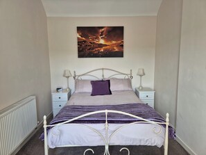 2 bedrooms, iron/ironing board, WiFi, bed sheets - Beautiful 2-Bed semi rural cottage enclosed garden (Stranraer)