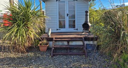 Beautiful 2-Bed semi rural cottage enclosed garden