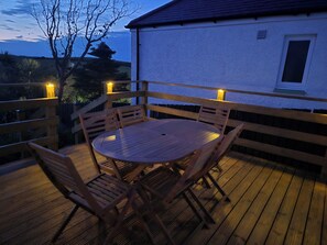 Outdoor dining - Beautiful 2-Bed semi rural cottage enclosed garden (Stranraer)