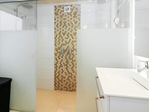 House | Bathroom - 4 Star Holiday Home in Hadsund (Hadsund)