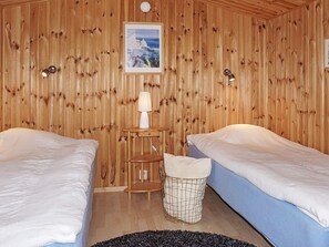 4 bedrooms, individually furnished - 7 Person Holiday Home in Virserum-by Traum (Virserum)