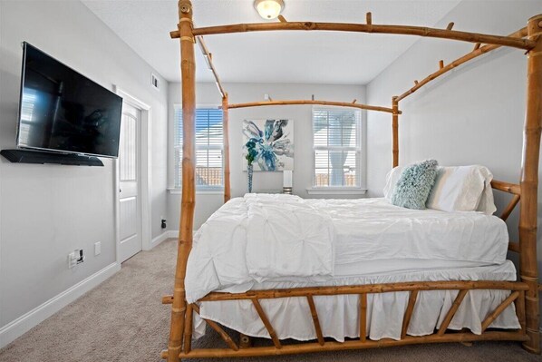 4 室のベッドルーム、デスク、アイロン / アイロン台、WiFi