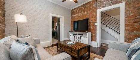 Smart TV, books, stereo