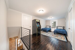 4 chambres, fer et planche à repasser, accès au Wi-Fi (inclus)