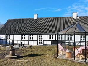 House | Outdoor dining - 10 Person Holiday Home in Hadsund (Hadsund)