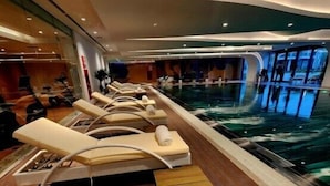 A poolside area with lounge chairs and a pool. - Dream Dragon Resort (Hai Phong)