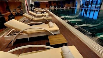 Indendørs pool, sæsonbestemt udendørs pool