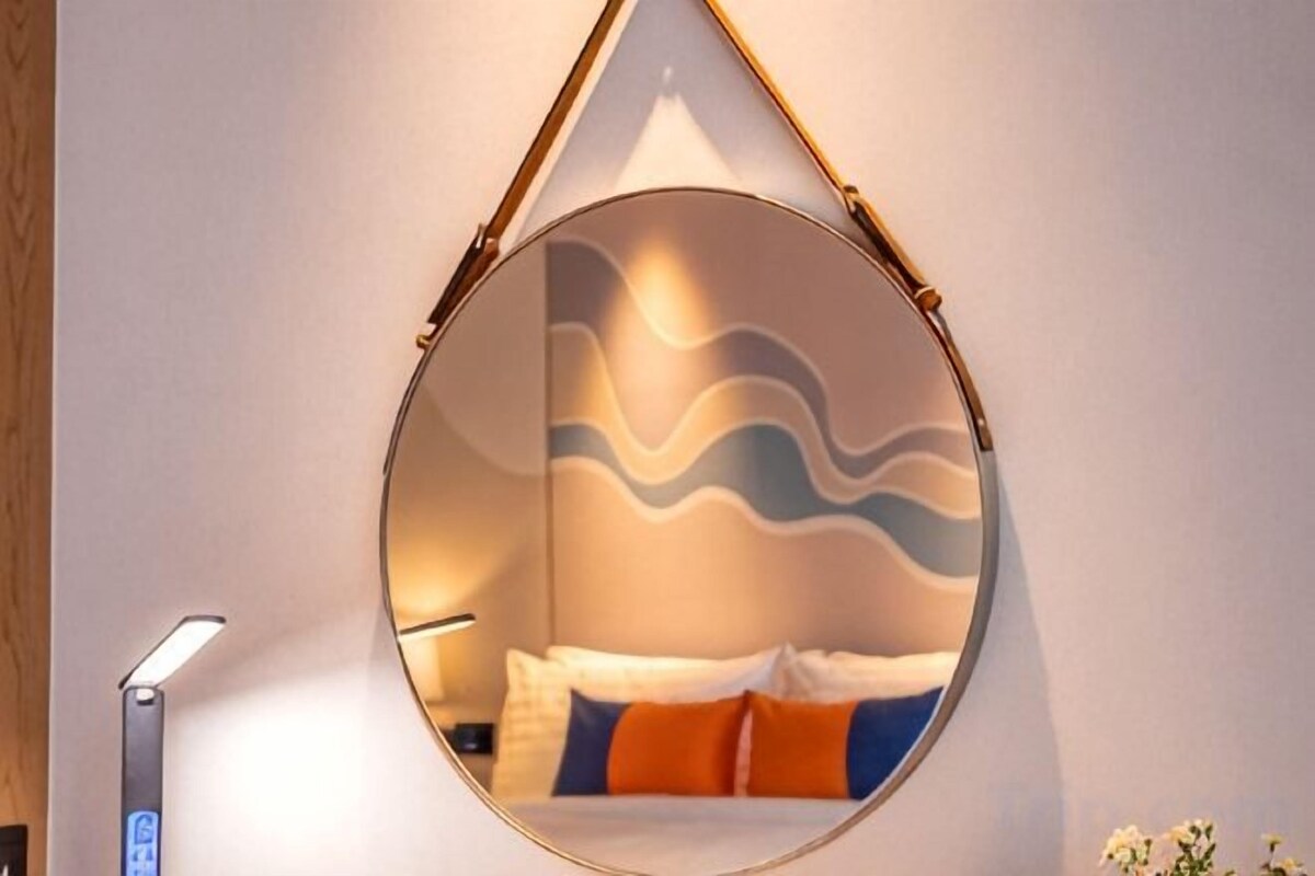 Minibar, in-room safe, iron/ironing board, WiFi (free)