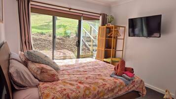 3 habitaciones, escritorio, tabla de planchar con plancha y wifi gratis