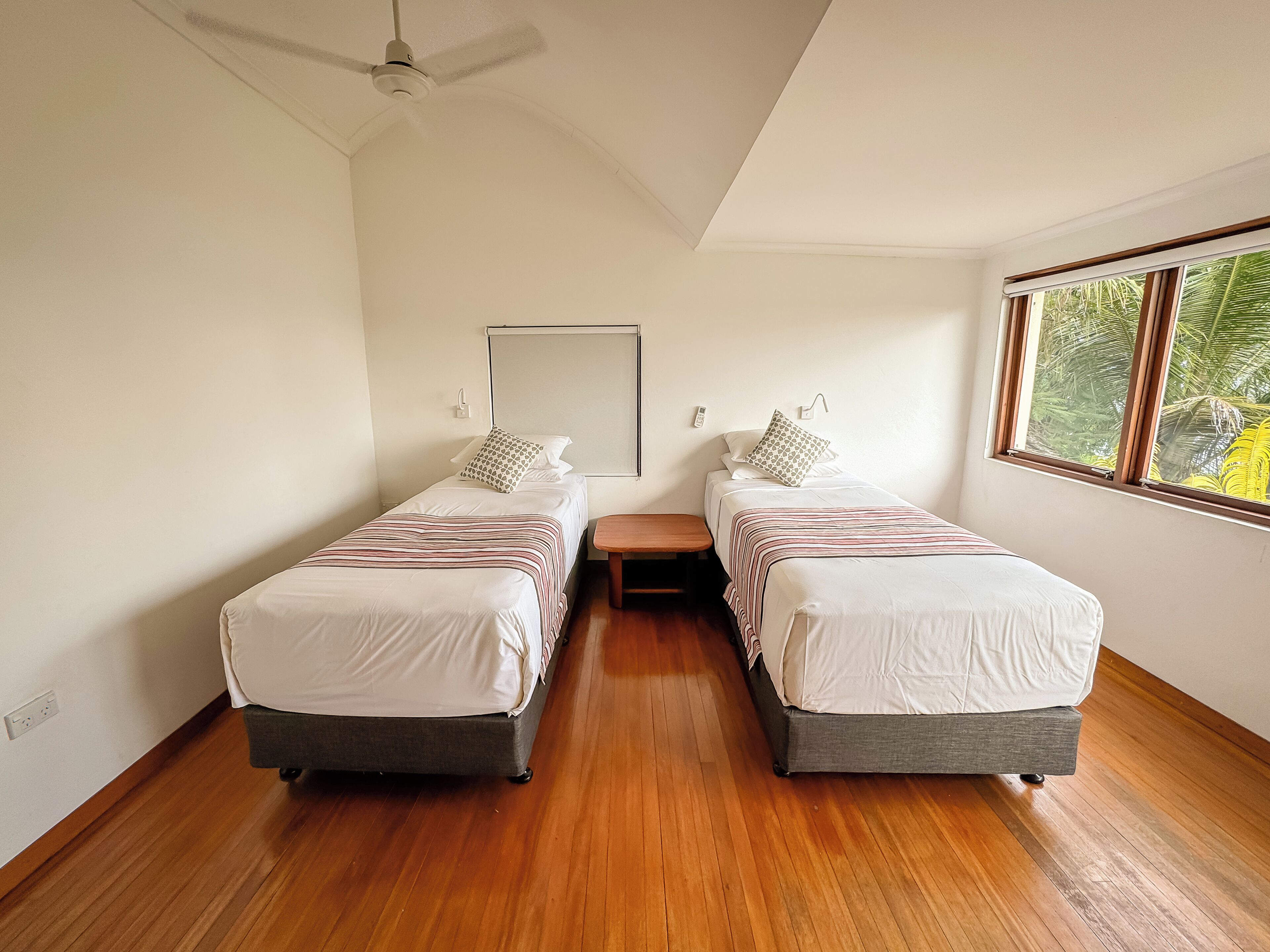 3 bedrooms, in-room safe, iron/ironing board, travel cot