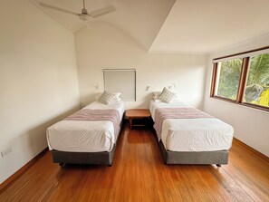 3 bedrooms, in-room safe, iron/ironing board, travel crib - Malaqereqere Villas Ocean/Pool View, Villa 3 (Sigatoka)