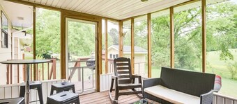 Country Lane Cottage, Privacy & Quiet Neighborhood