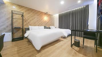 Deluxe Twin Room | Minibar, desk, laptop workspace, blackout drapes