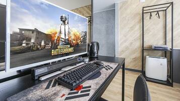 Deluxe Twin Room | Minibar, desk, laptop workspace, blackout drapes