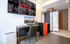 尊榮雙床房 | 迷你吧、書桌、筆電工作空間、遮光布/窗簾