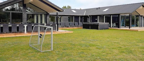 House | Terrace/patio