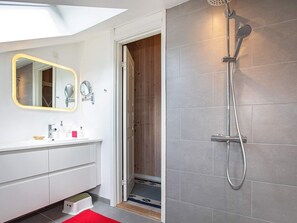 House | Bathroom - 10 Person Holiday Home in Stege (Stege)