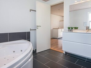 House | Bathroom - 8 Person Holiday Home in Silkeborg-by Traum (Silkeborg)