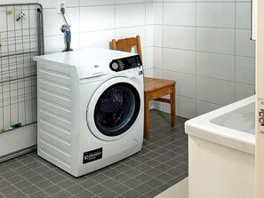 House | Property amenity - 6 Person Holiday Home in Kverva (Frøya)