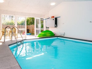 Casa | Piscina | Una piscina cubierta, una piscina al aire libre