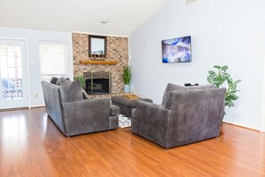 Living area - Centrally Located Private Home near DFW Airport. Pet friendly with Covered Patio (Euless)