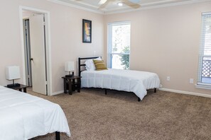 3 bedrooms, in-room safe, desk, iron/ironing board