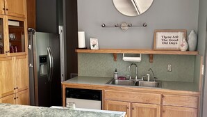 Private kitchen - FSU midcentury unique home (Tallahassee)
