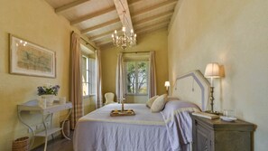 9 Schlafzimmer, Schreibtisch, WLAN