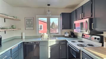 Refrigerador, microondas, horno y lavavajillas