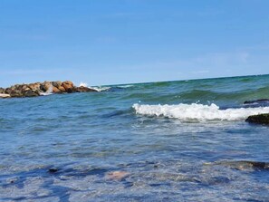 A rocky shoreline with waves crashing onto the rocks. - 4 Star Holiday Home in Skagen (Skagen)