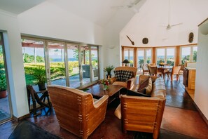 Books, stereo - Malaqereqere Villas Ocean View, Villa 1 (Sigatoka)