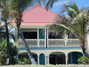 Exterior - Splendid apartment in Orient Bay. Sea view. Large swimming pool. Tanker. (Collectivité de Saint-Martin)