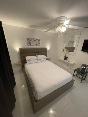 1 chambre, fer et planche à repasser, accès Internet