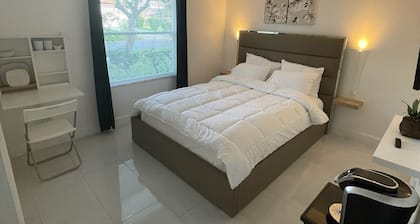 Modern Private Room With Private Entrance