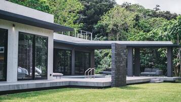Luxury Villa | Terrace/patio