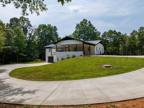 A modern two-story house with a covered porch, a driveway, and a well-maintained lawn. - 100% - 5 STAR reviews! Legendary Getaway! (Township of Taylorsville)