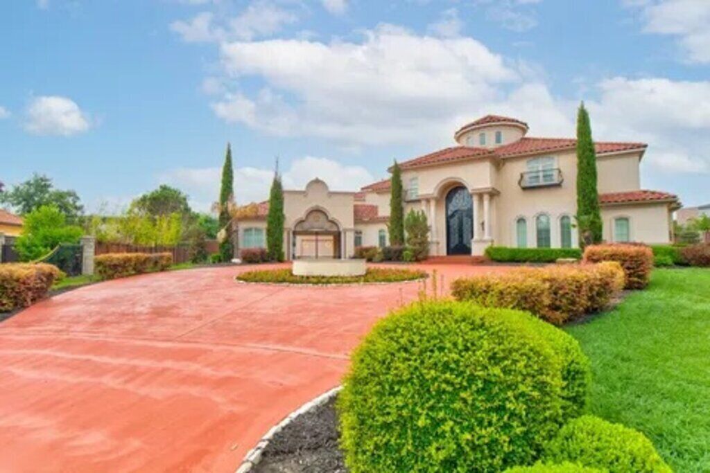 Mediterranean villa on acre lot in W Plano-5 mins from Legacy West, Frisco Star,