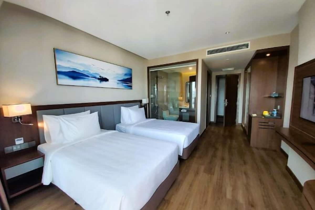 1 bedroom, Egyptian cotton sheets, premium bedding, memory-foam beds