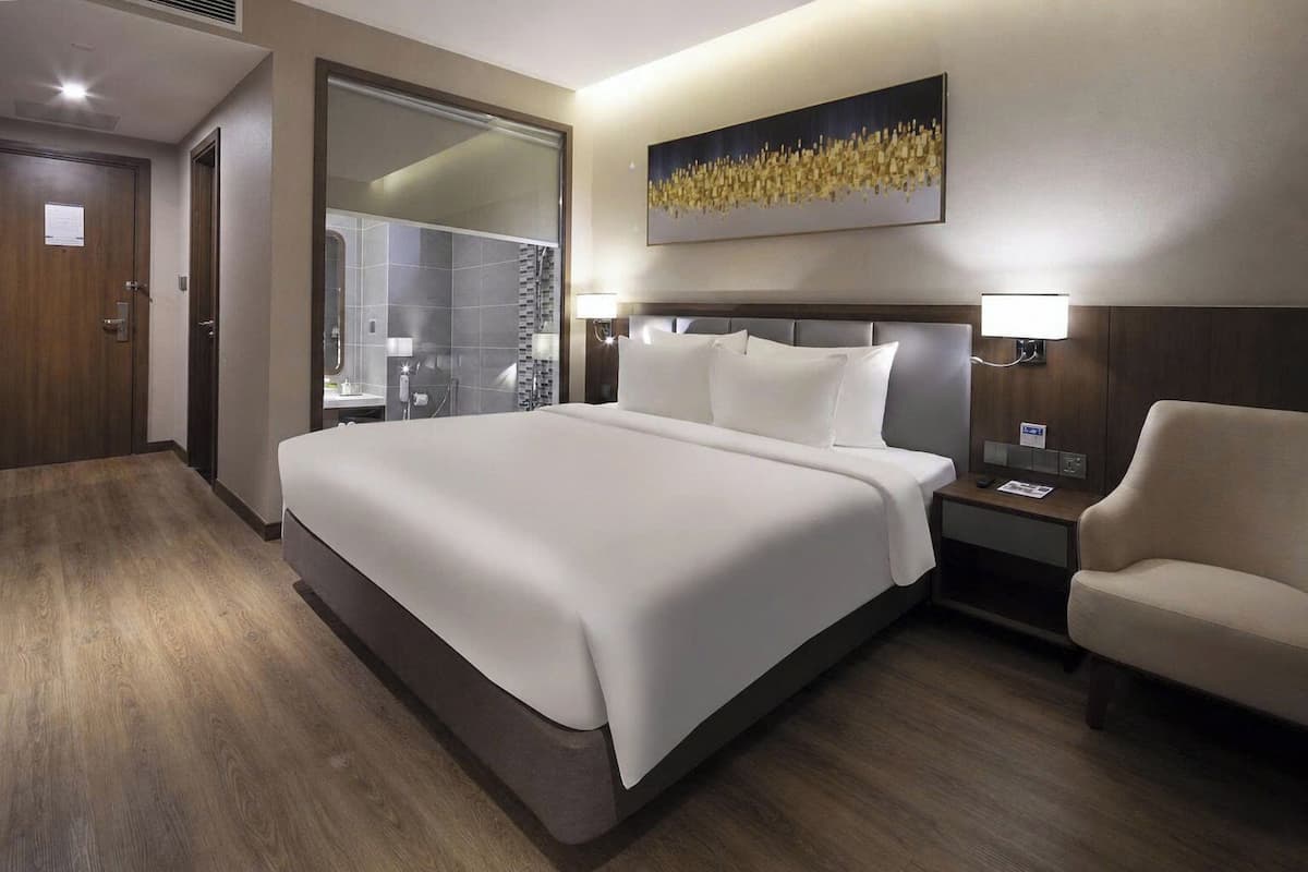 Habitación Deluxe doble, balcón | Sábanas de algodón egipcio y ropa de cama de alta calidad