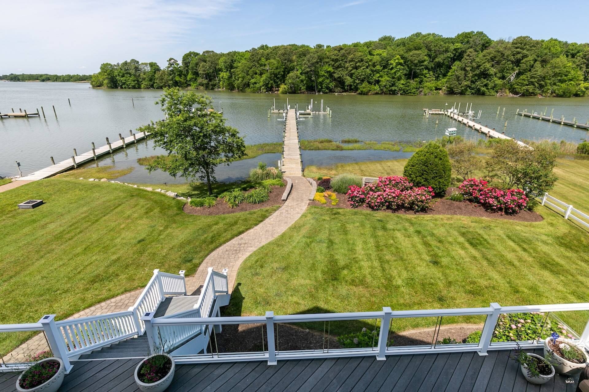 Waterfront home with private pier and dog-friendly is A Shore Thing