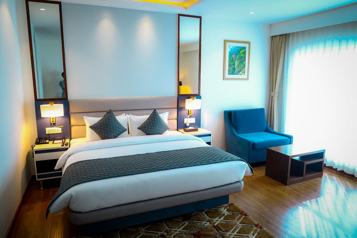 Deluxe Room | Premium bedding, minibar, desk, laptop workspace