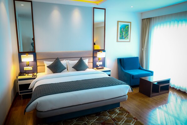 Quarto luxo | Roupas de cama premium, frigobar, escrivaninha