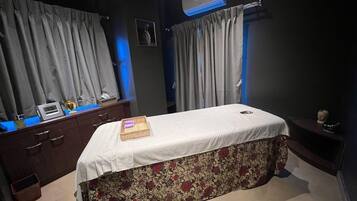 Couples treatment rooms, sauna, hot tub, steam room, body treatments