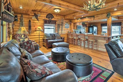 Rustic Cabin in Roaring River State Park!