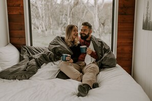 1 bedroom, bed sheets - Off-grid Tiny House @ Big Yard Escapes, Bushland (Jindabyne)