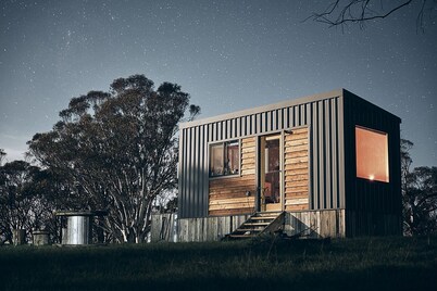 Off-grid Tiny House @ Big Yard Escapes, Bushland